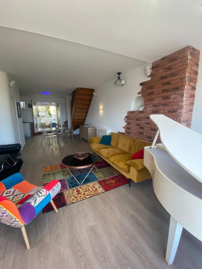 La Flibuste Des Goudes: Calanques Seaside Retreat With Gardens