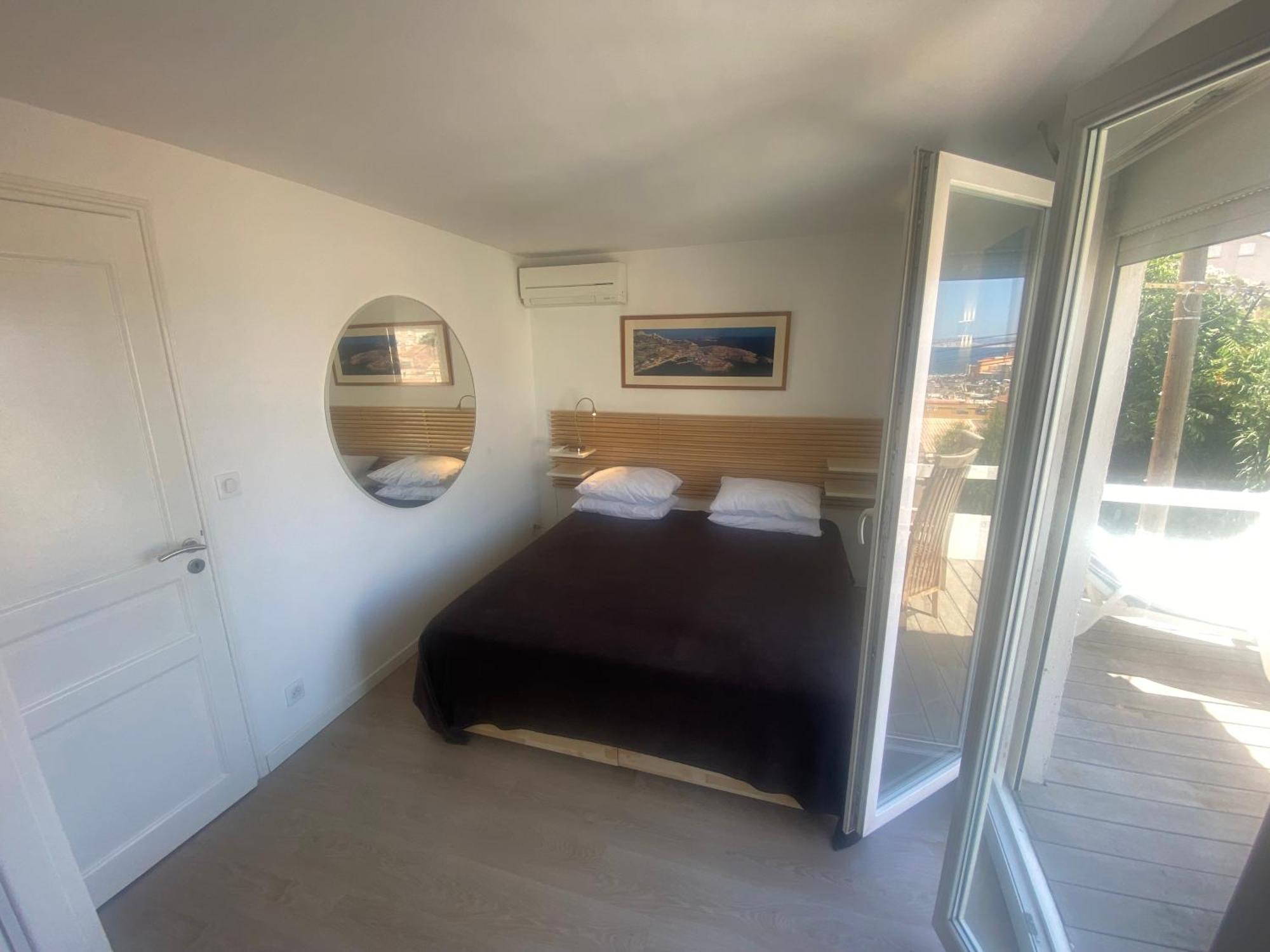 La Flibuste Des Goudes: Calanques Seaside Retreat With Gardens